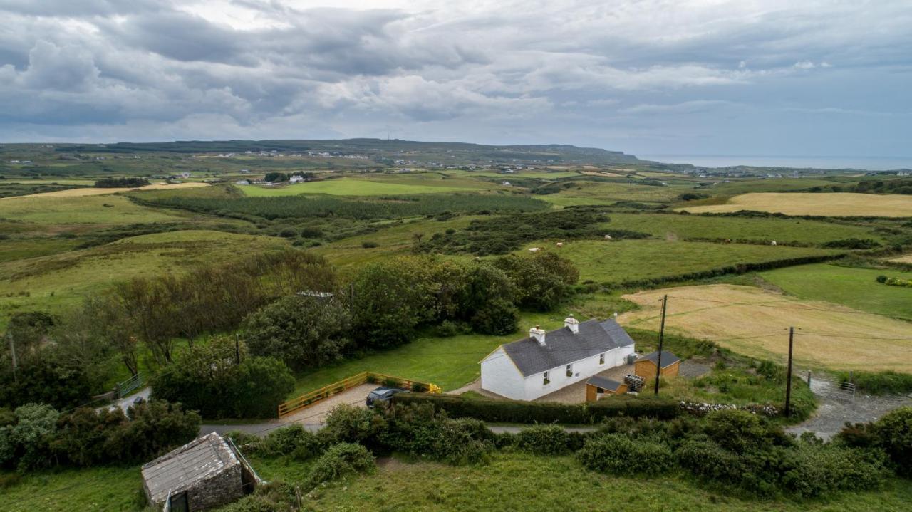 Yellow Cottage, Doolin Knockfin Cross Roads Bagian luar foto