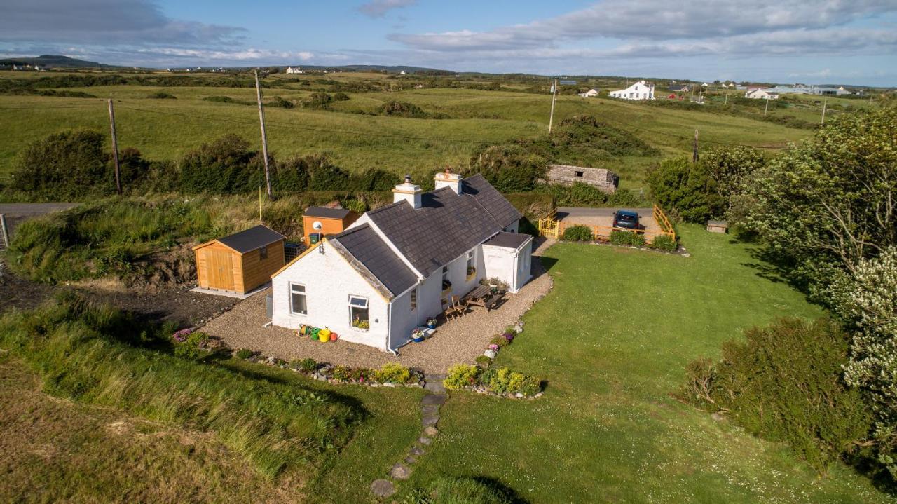 Yellow Cottage, Doolin Knockfin Cross Roads Bagian luar foto