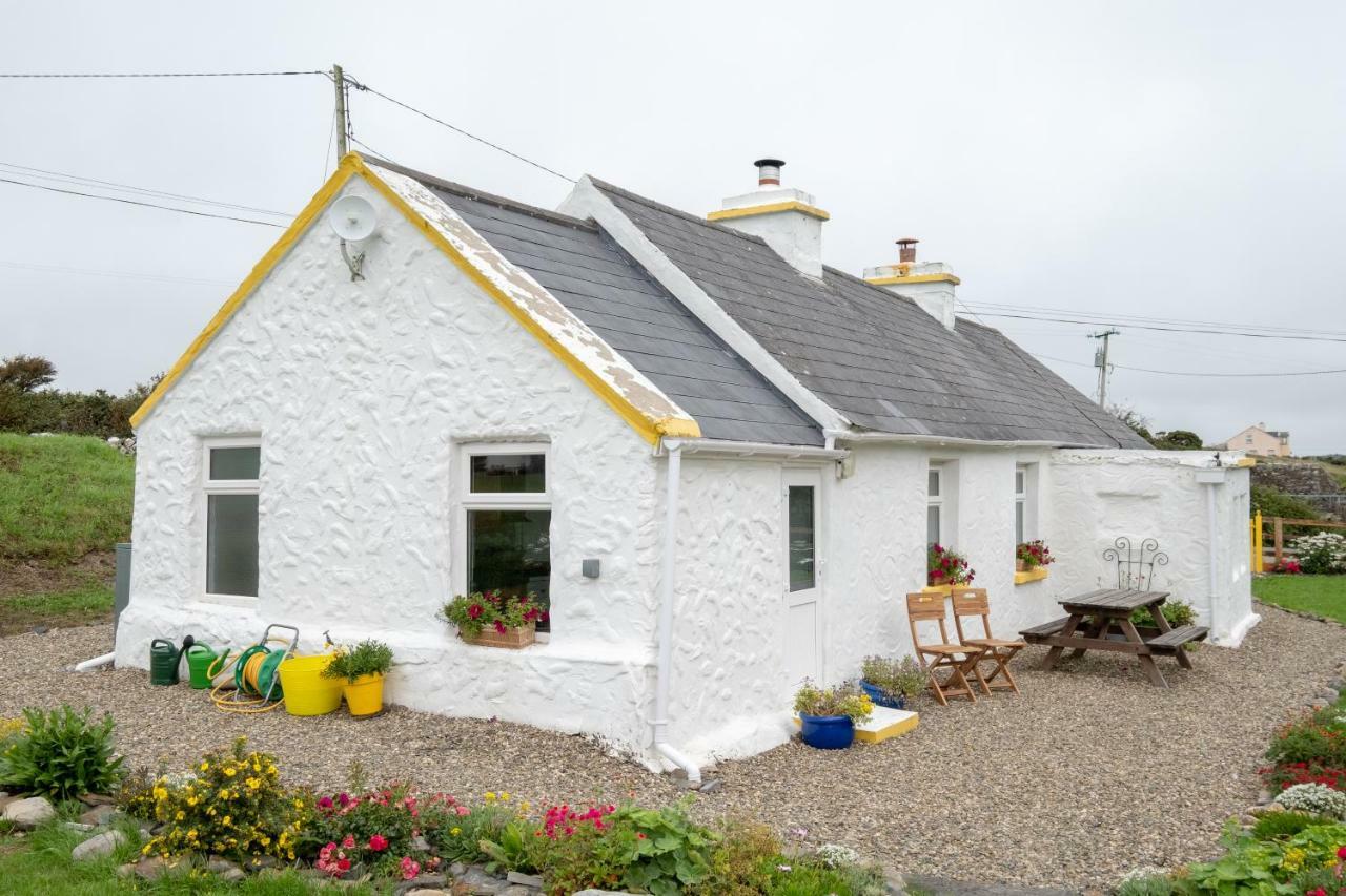 Yellow Cottage, Doolin Knockfin Cross Roads Bagian luar foto