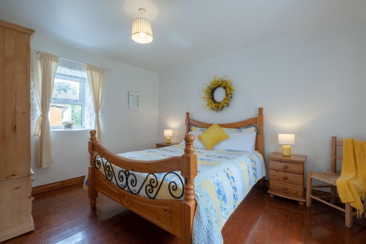 Yellow Cottage, Doolin Knockfin Cross Roads Bagian luar foto