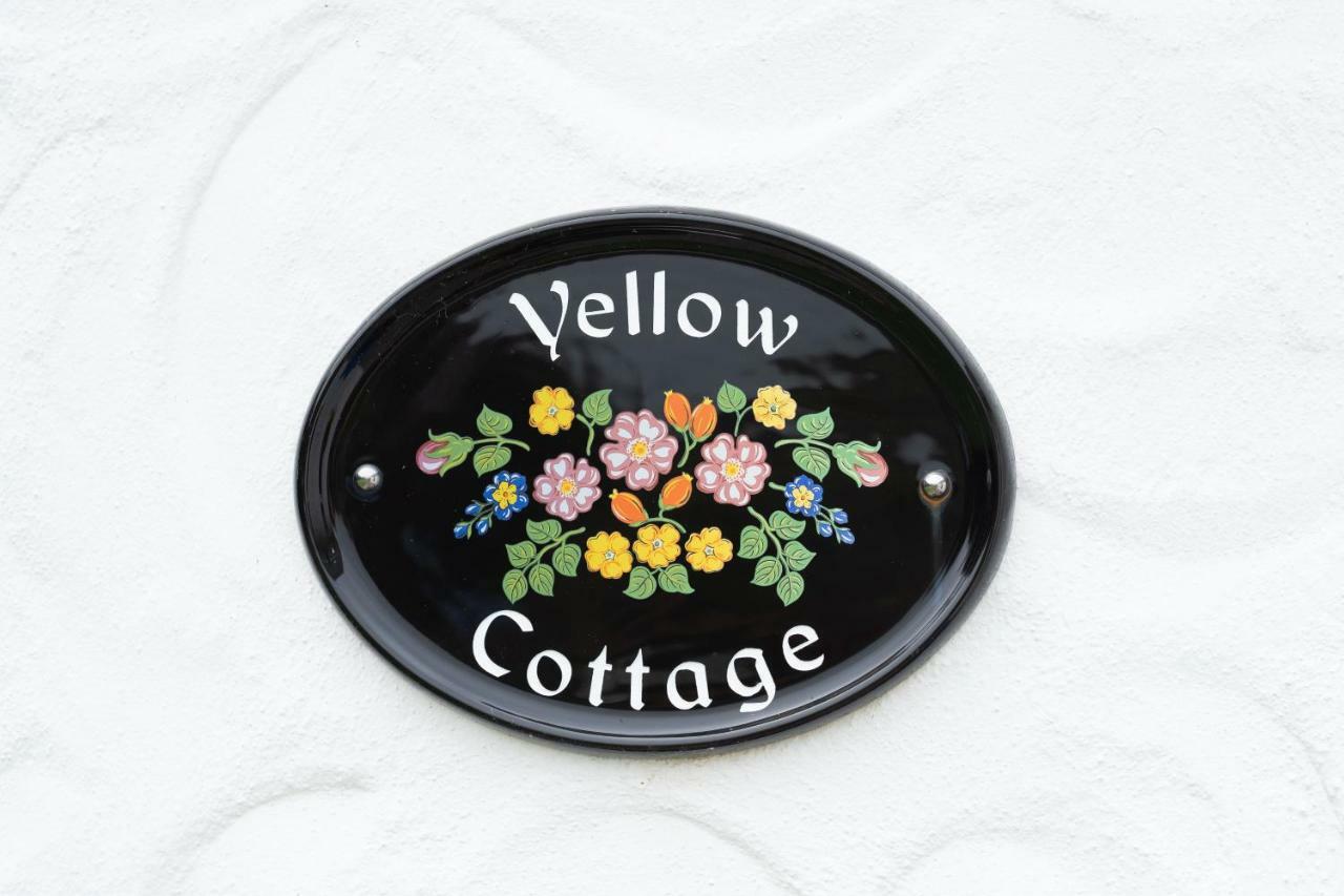 Yellow Cottage, Doolin Knockfin Cross Roads Bagian luar foto