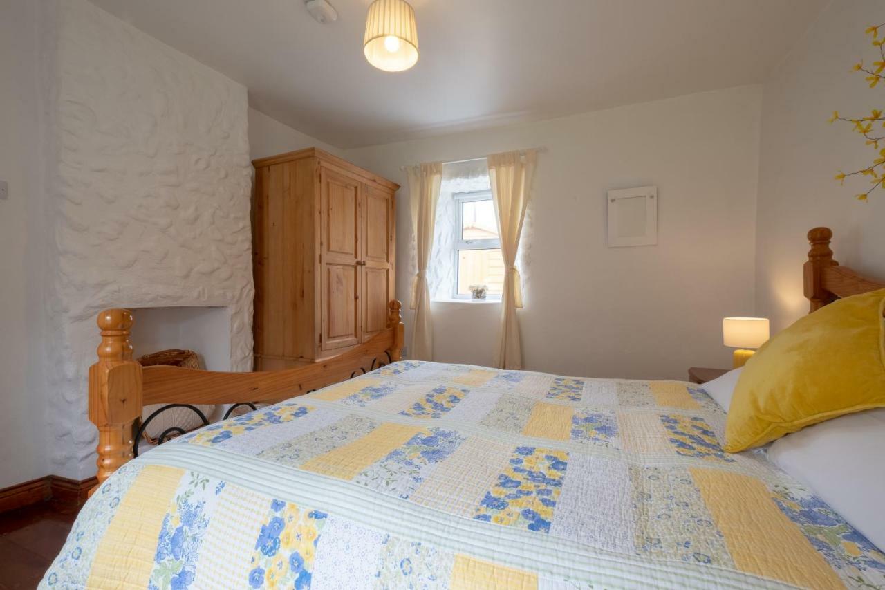 Yellow Cottage, Doolin Knockfin Cross Roads Bagian luar foto