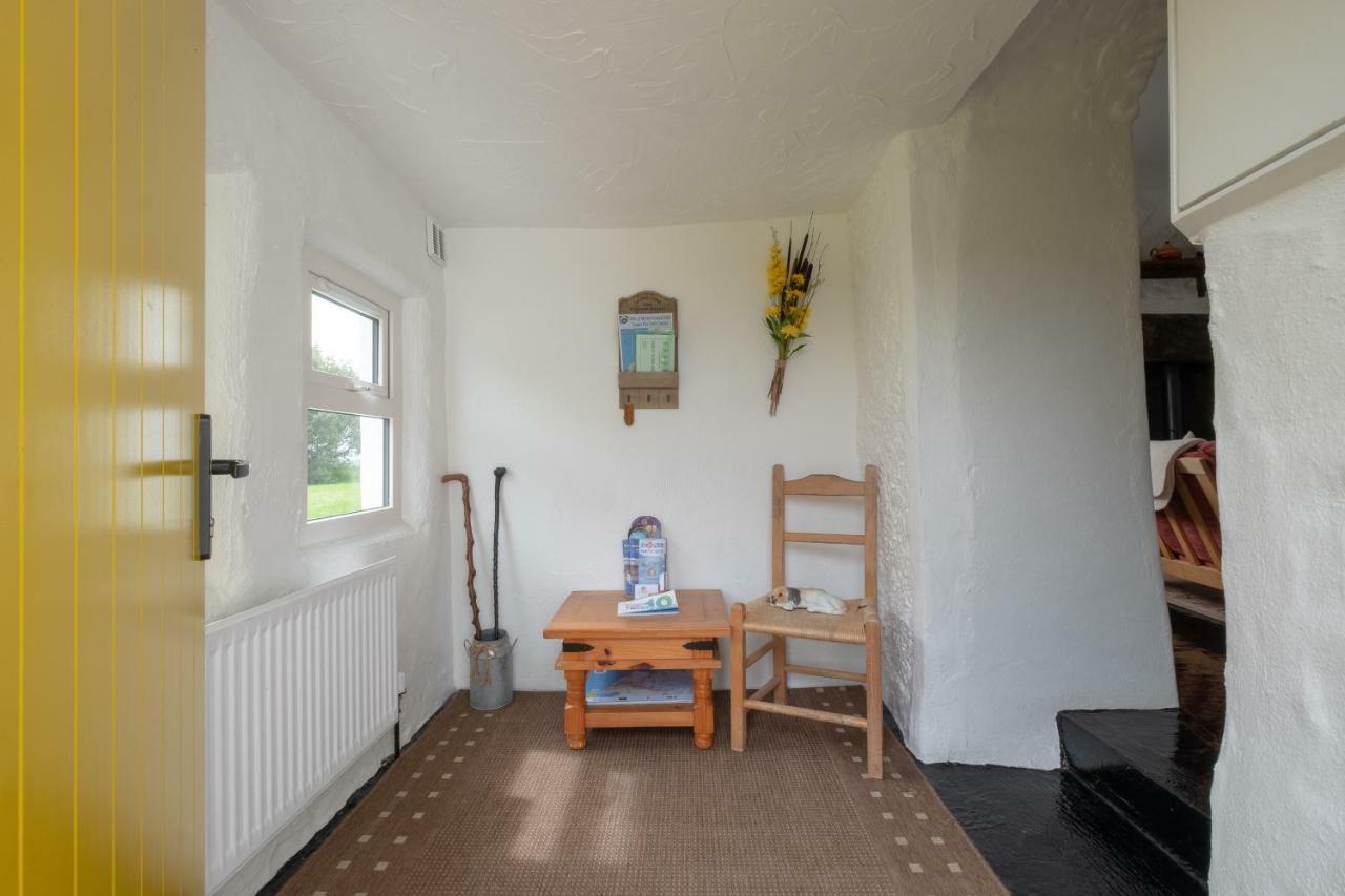 Yellow Cottage, Doolin Knockfin Cross Roads Bagian luar foto