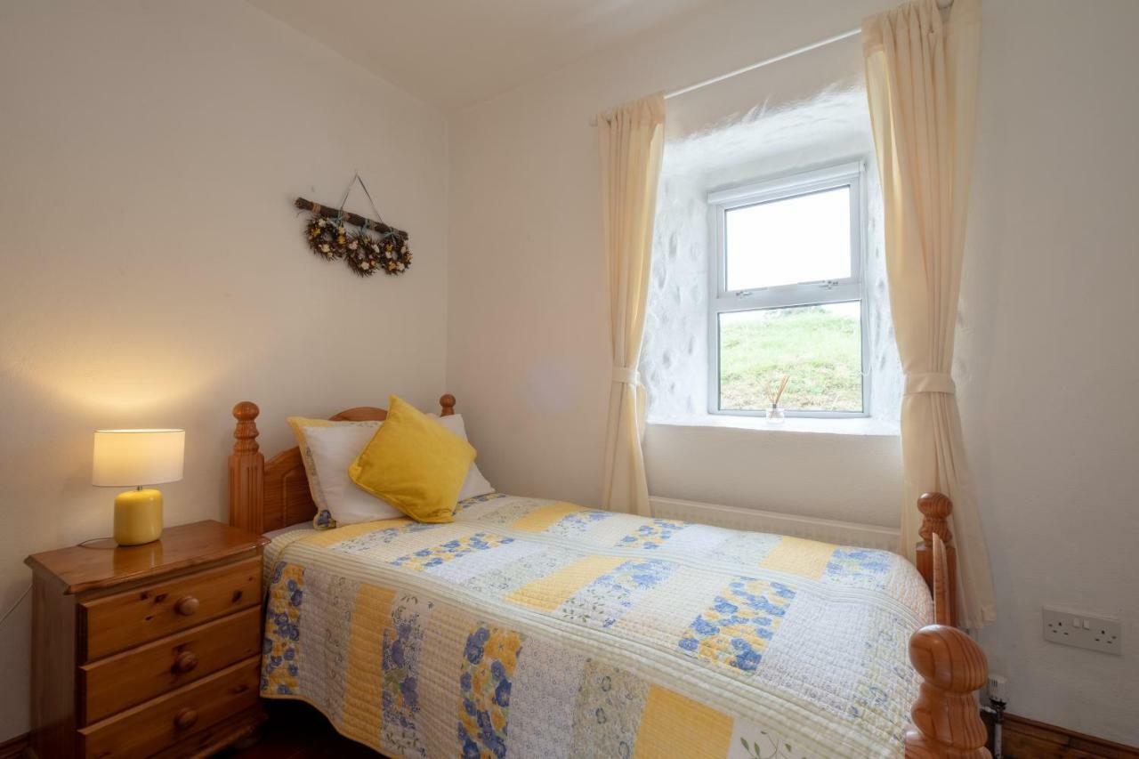 Yellow Cottage, Doolin Knockfin Cross Roads Bagian luar foto