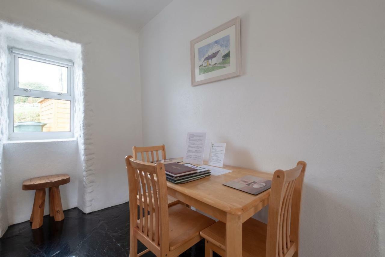 Yellow Cottage, Doolin Knockfin Cross Roads Bagian luar foto