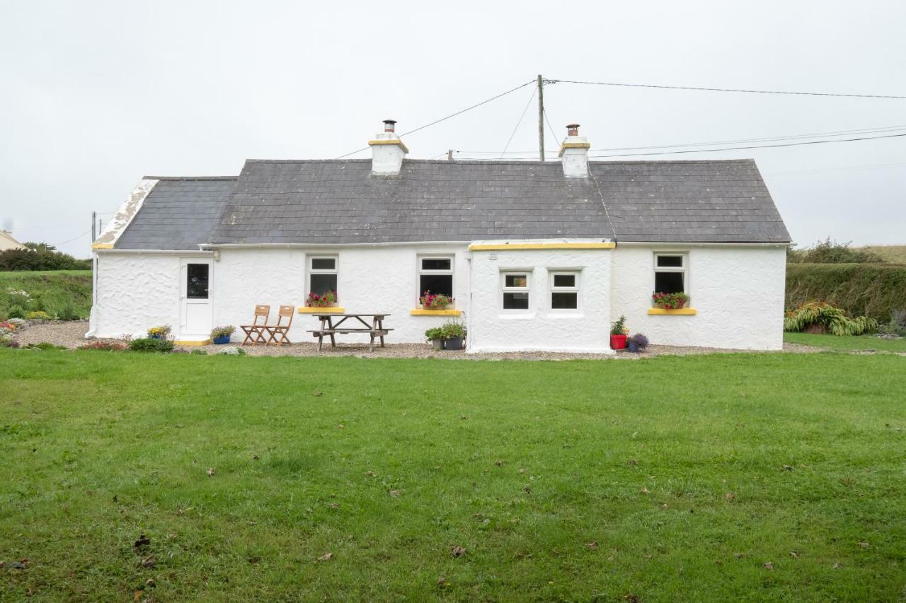 Yellow Cottage, Doolin Knockfin Cross Roads Bagian luar foto